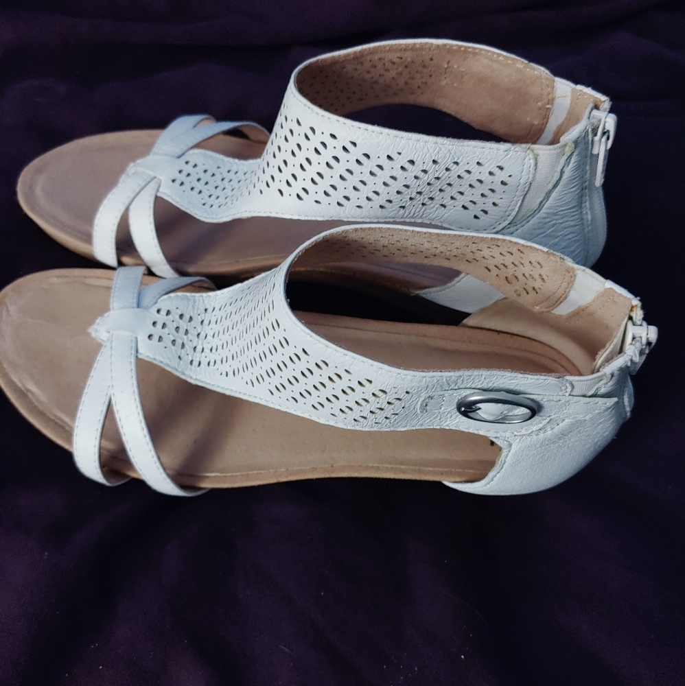 Earth Leather Perforated Wedges-Pisa Olea